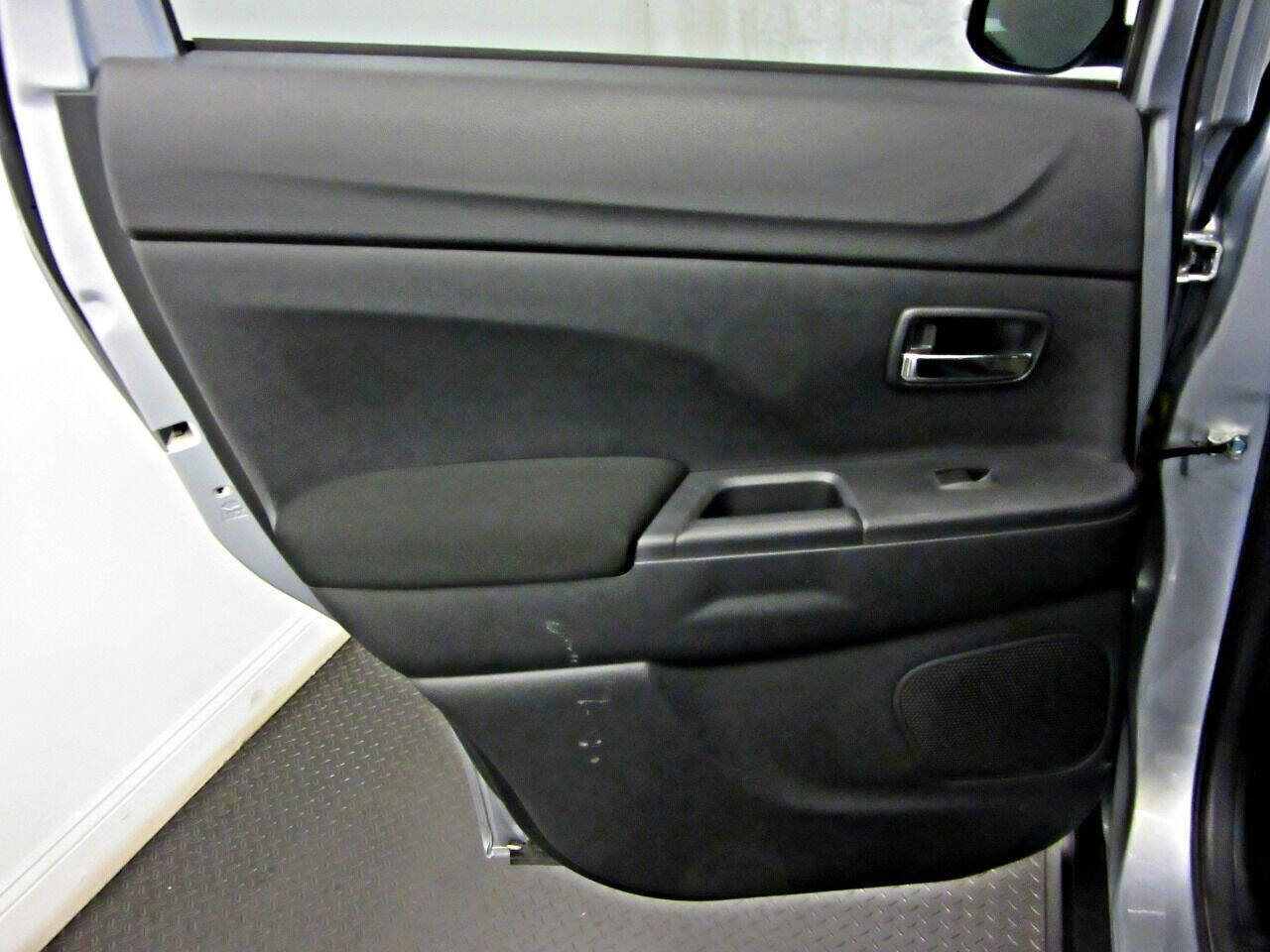 Used 2016 Mitsubishi Outlander Sport ES AWD/4WD image 9