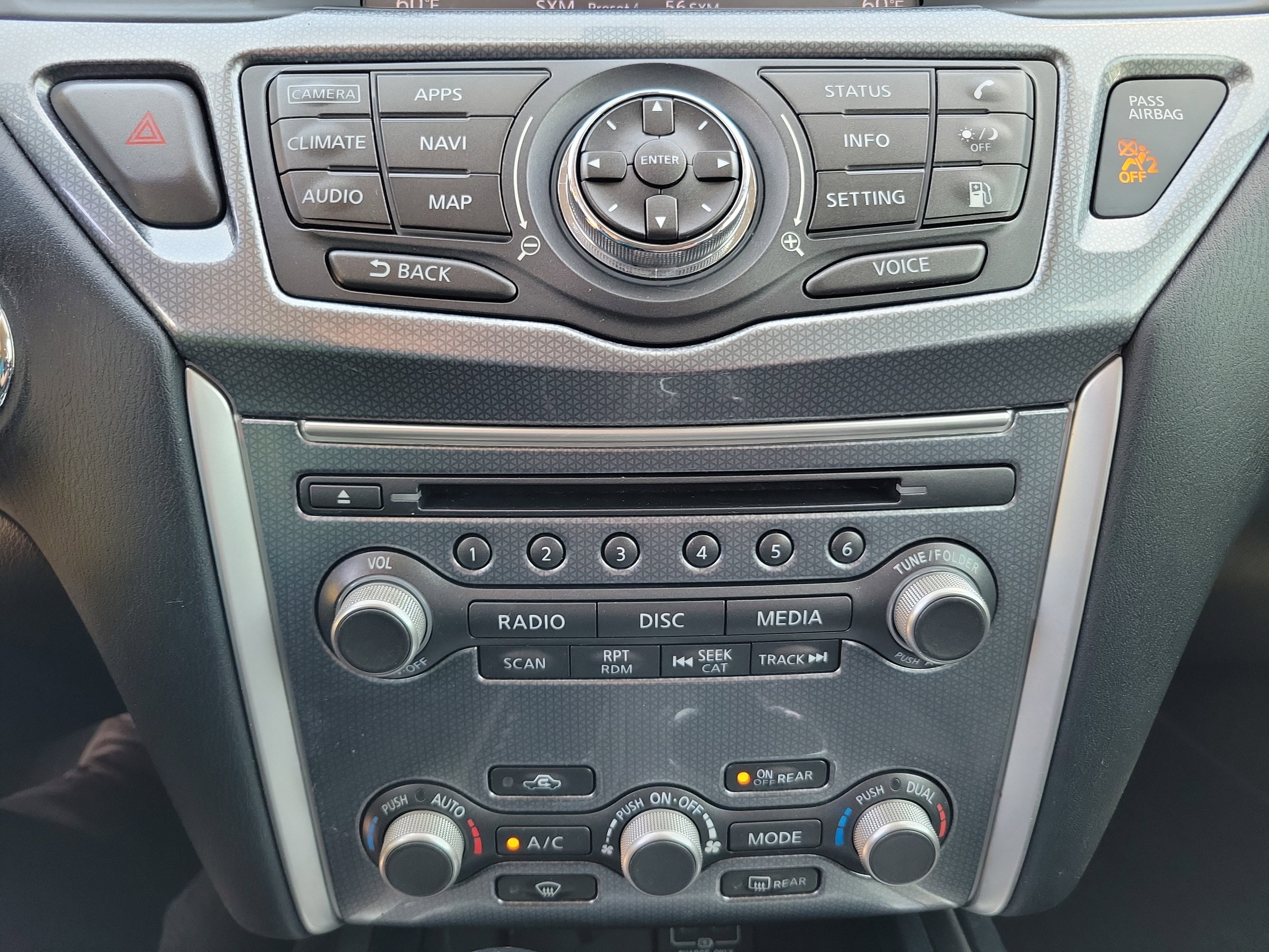 Used 2018 Nissan Pathfinder SL FWD image 12