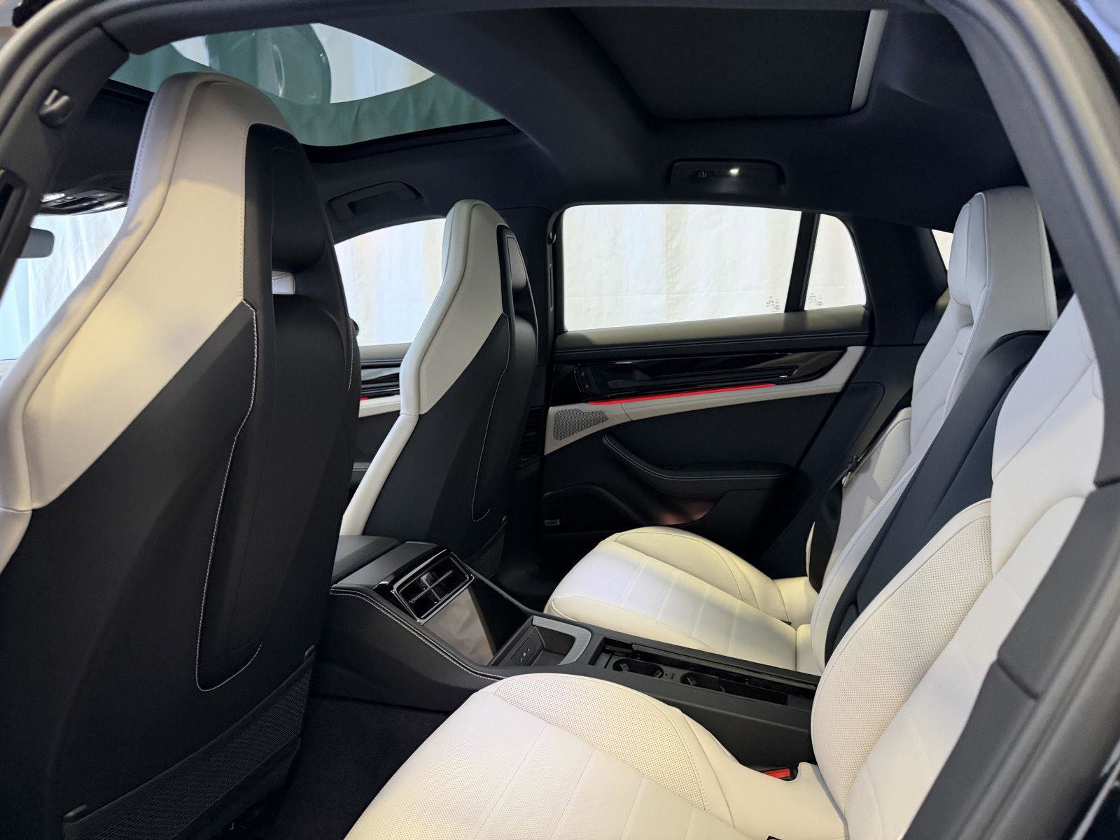 Certified 2025 Porsche Panamera 4 image 24