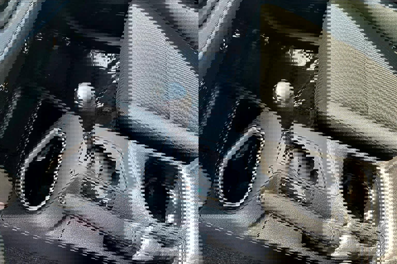 Used 2018 Toyota RAV4 LE image 16