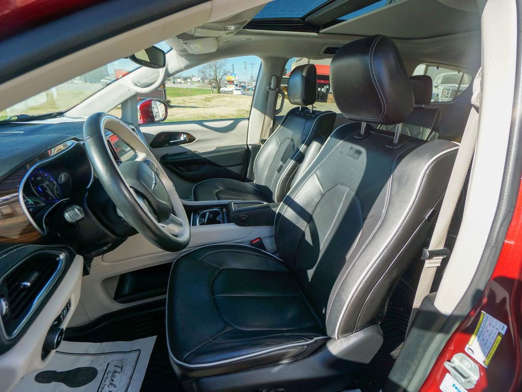 Used 2021 Chrysler Pacifica Limited w/ Uconnect Theater Family Group image 22