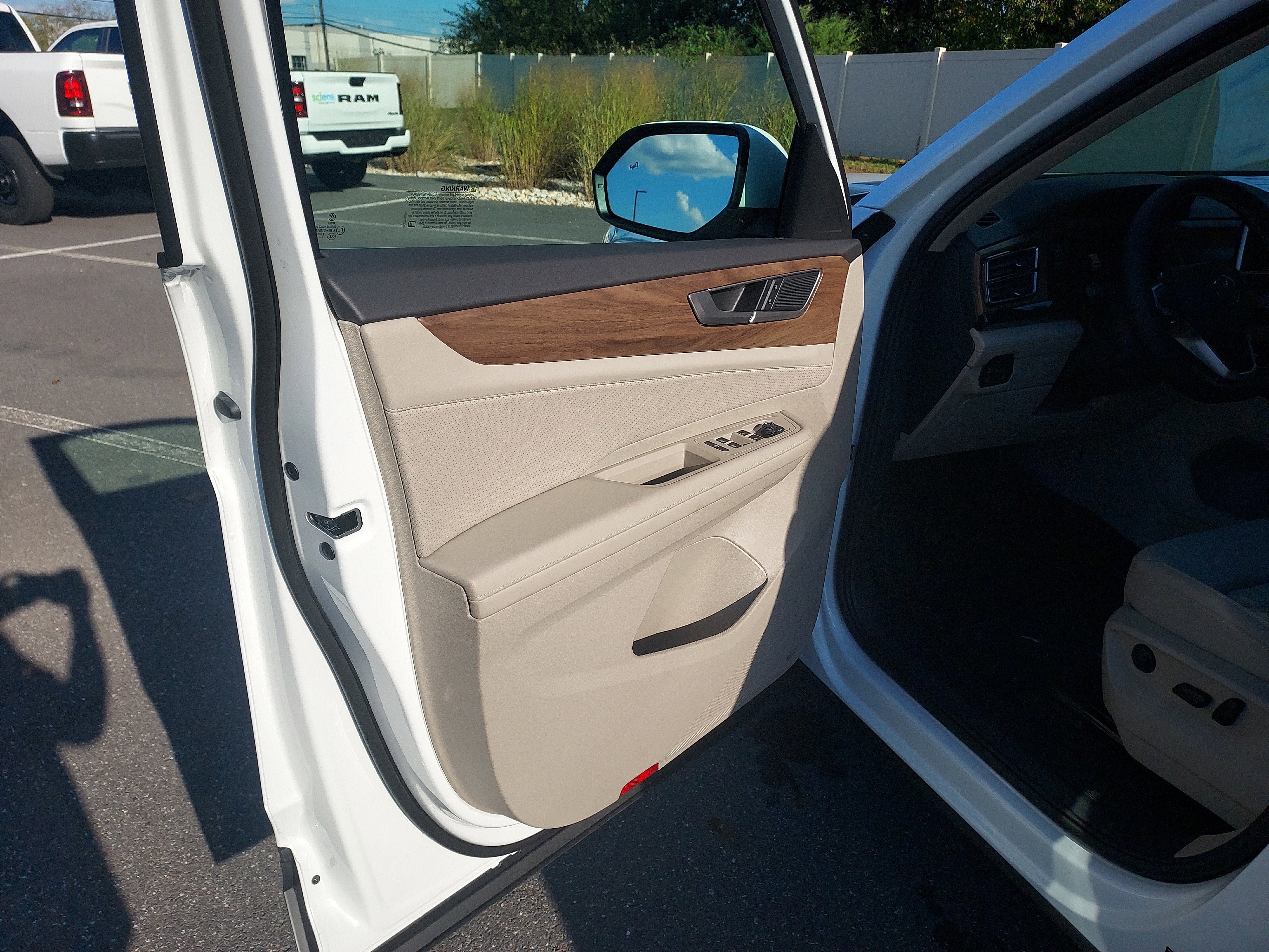 New 2026 Volkswagen Atlas SE image 13