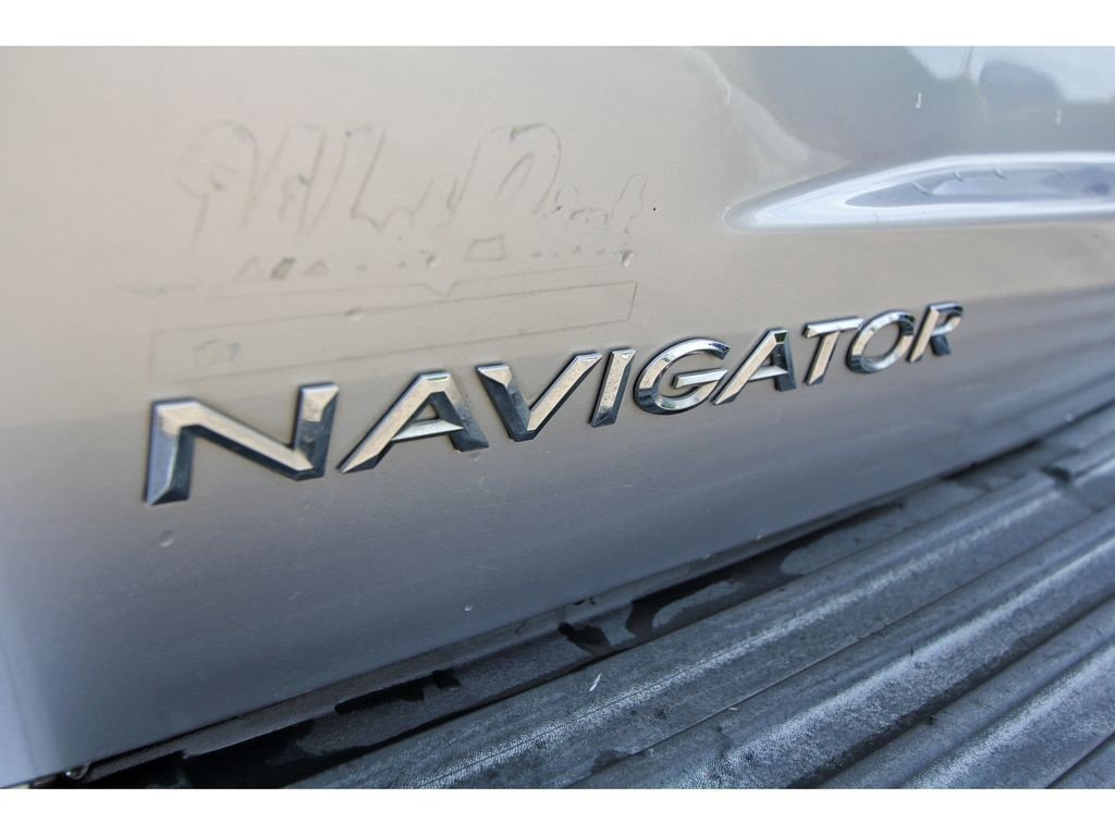 Used 2015 Lincoln Navigator 2WD image 25