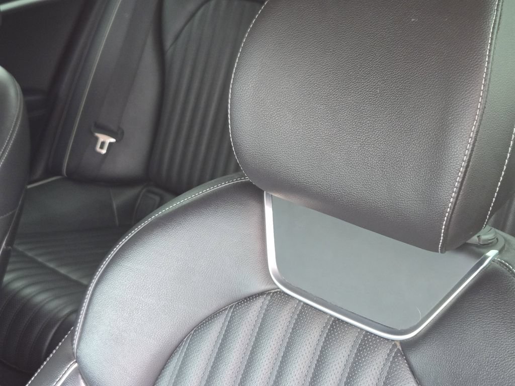 Used 2022 Genesis G70 3.3T RWD image 10