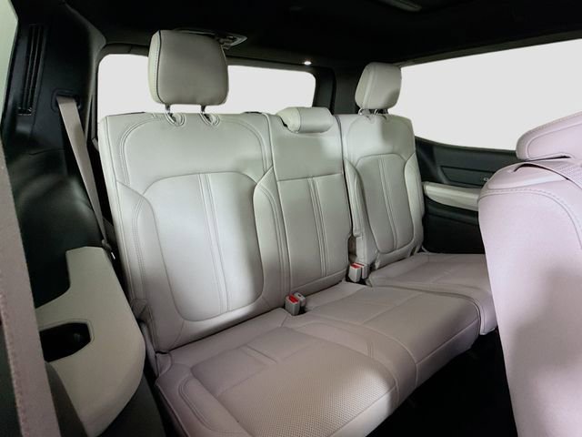 Used 2025 Jeep Wagoneer 4WD w/ Convenience Group I image 28