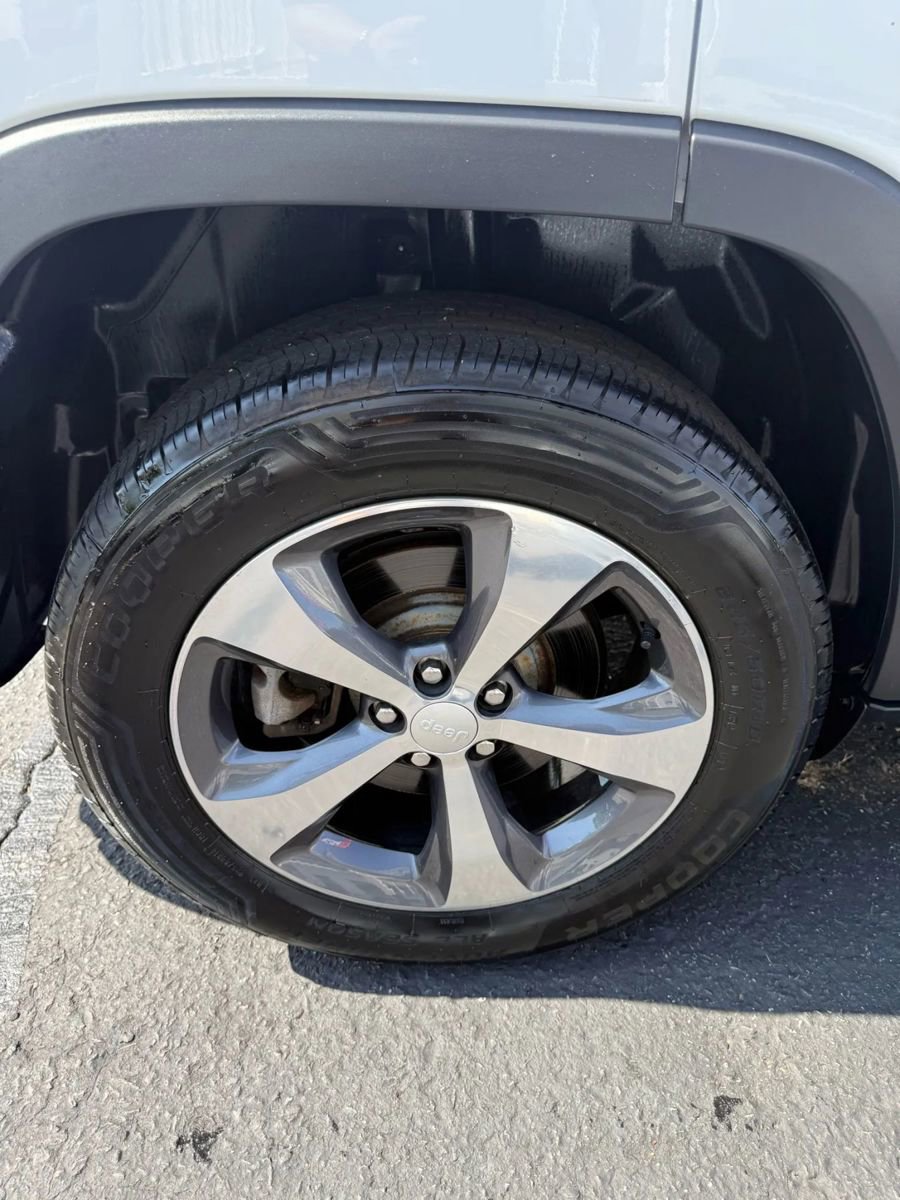 Used 2019 Jeep Cherokee Limited AWD/4WD image 44