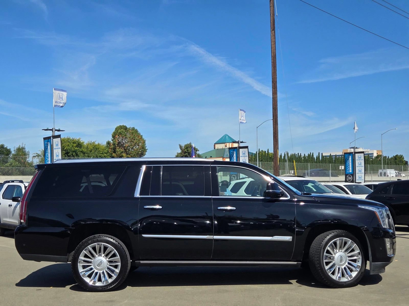 Used 2020 Cadillac Escalade ESV Platinum AWD/4WD image 8
