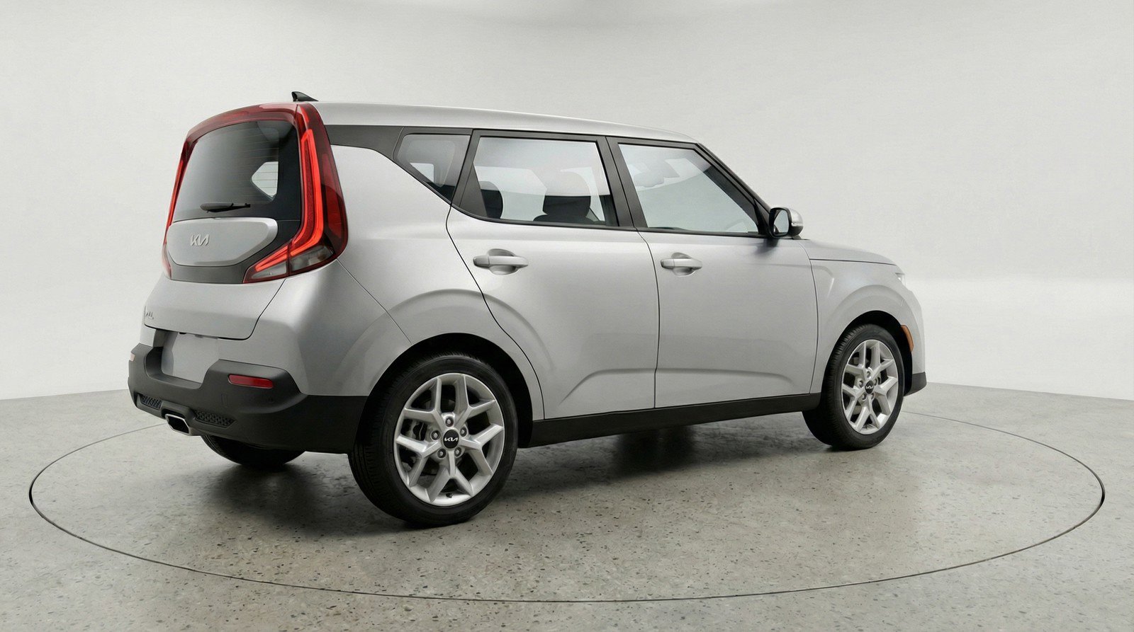 Used 2025 Kia Soul LX w/ LX Technology Package FWD image 9