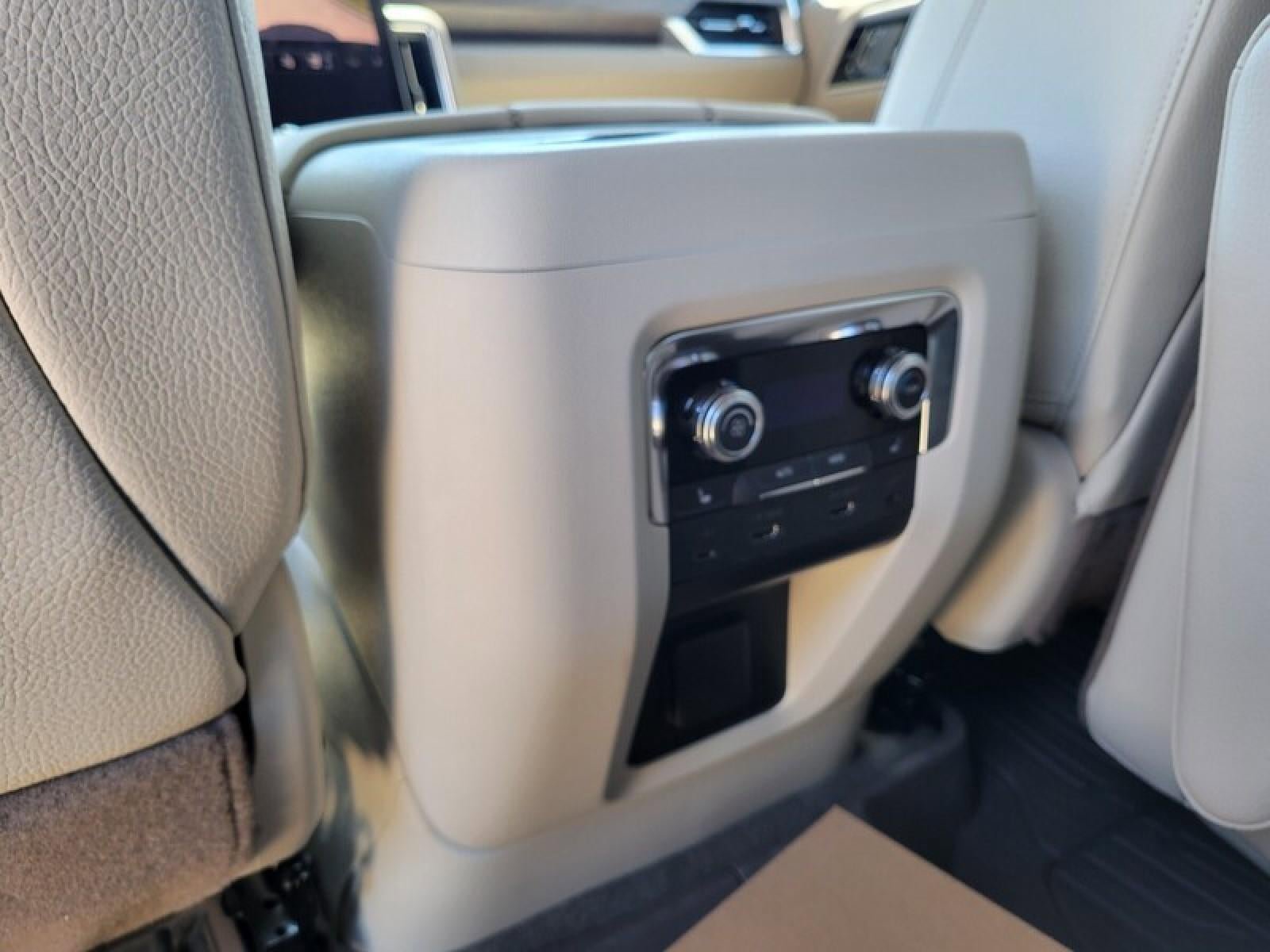 New 2026 GMC Yukon Denali w/ Denali Reserve Package RWD image 35