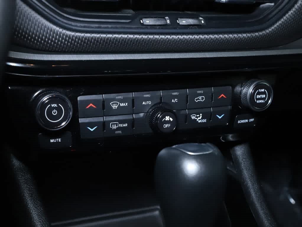 Used 2023 Jeep Compass Trailhawk w/ Trailhawk Convenience Group AWD/4WD image 32