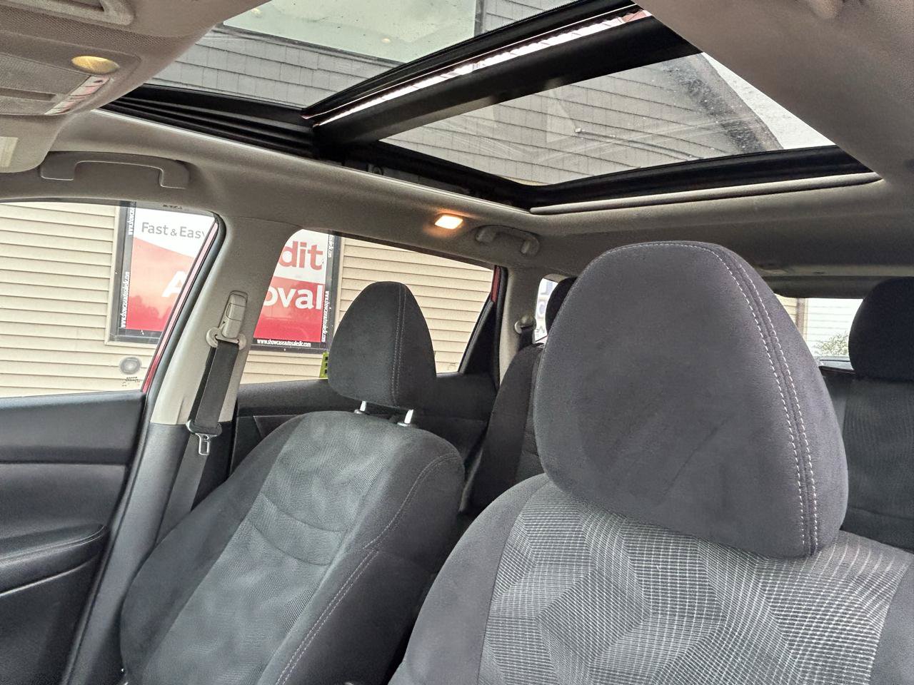 Used 2016 Nissan Rogue SV AWD/4WD image 18
