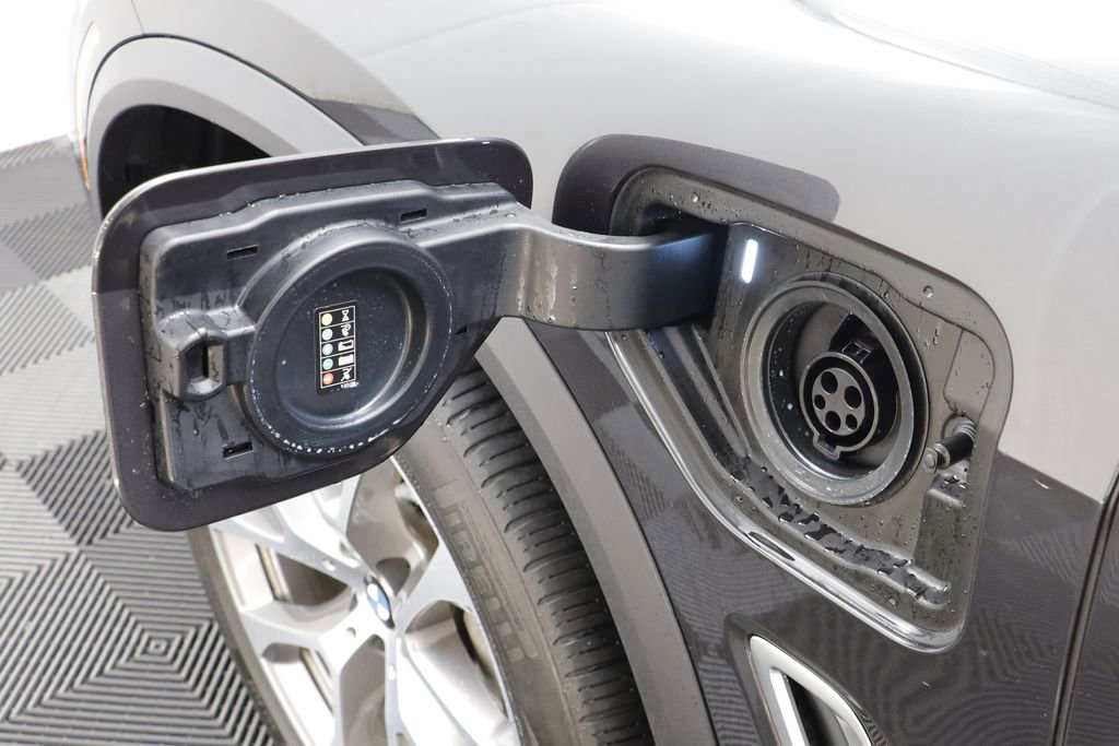 Used 2021 BMW X5 xDrive45e w/ Premium Package image 17