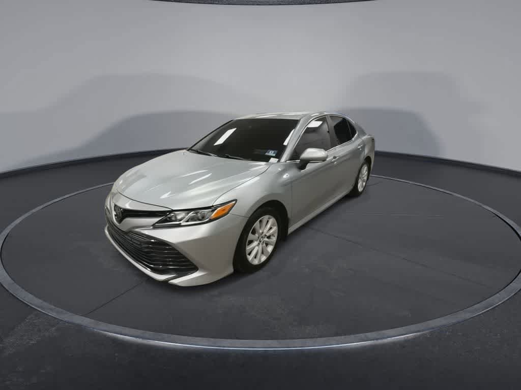 Used 2019 Toyota Camry LE w/ Convenience Package FWD image 4