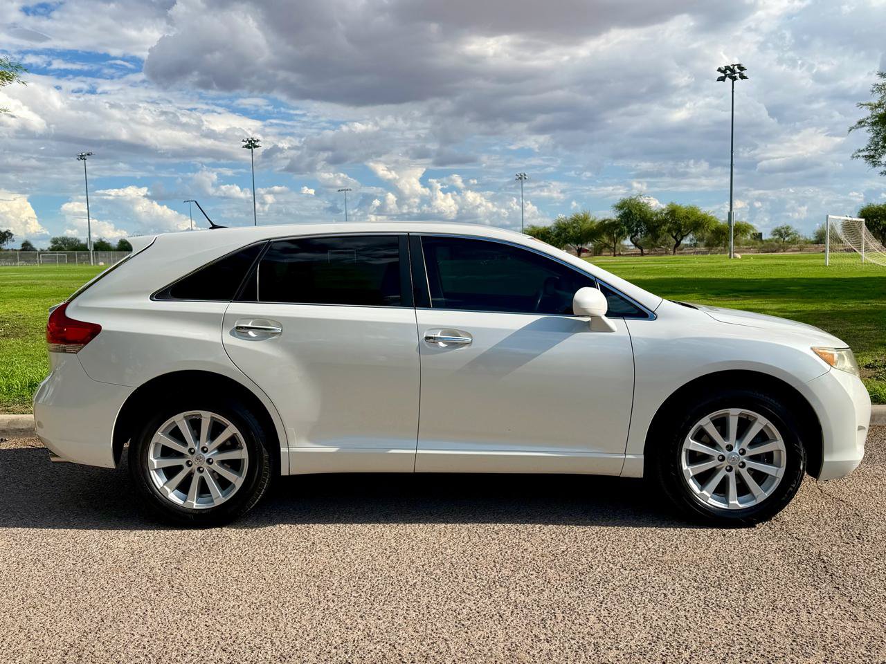 Used 2012 Toyota Venza XLE FWD image 6