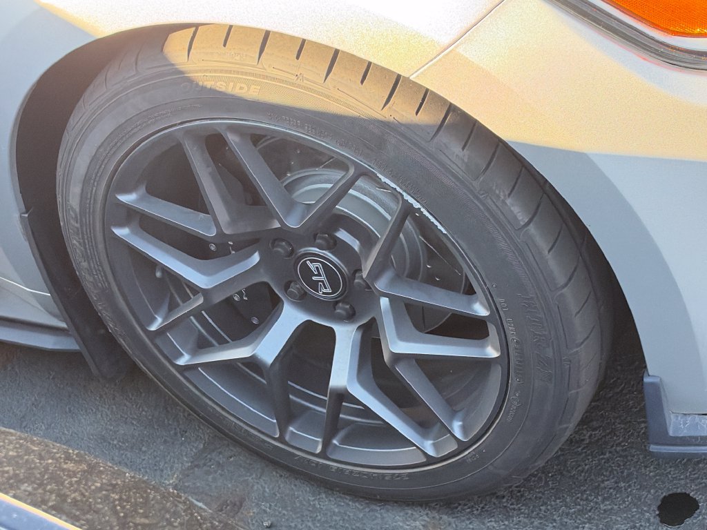 Used 2016 Ford Mustang Premium RWD image 9