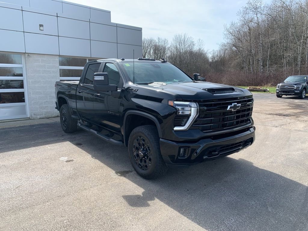 Used 2024 Chevrolet Silverado 2500 LT w/ Midnight Edition image 9