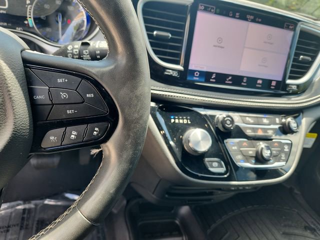 Used 2022 Chrysler Pacifica Touring-L w/ S Appearance Package FWD image 22