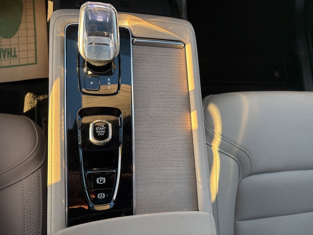 Certified 2025 Volvo XC90 B6 Plus image 36