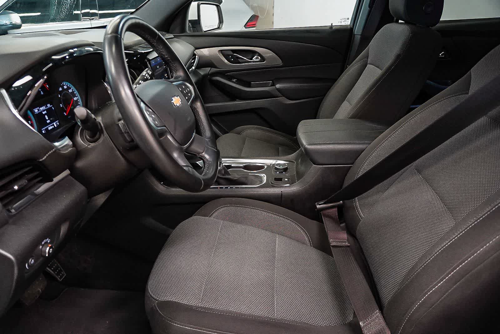 Used 2023 Chevrolet Traverse LT image 16
