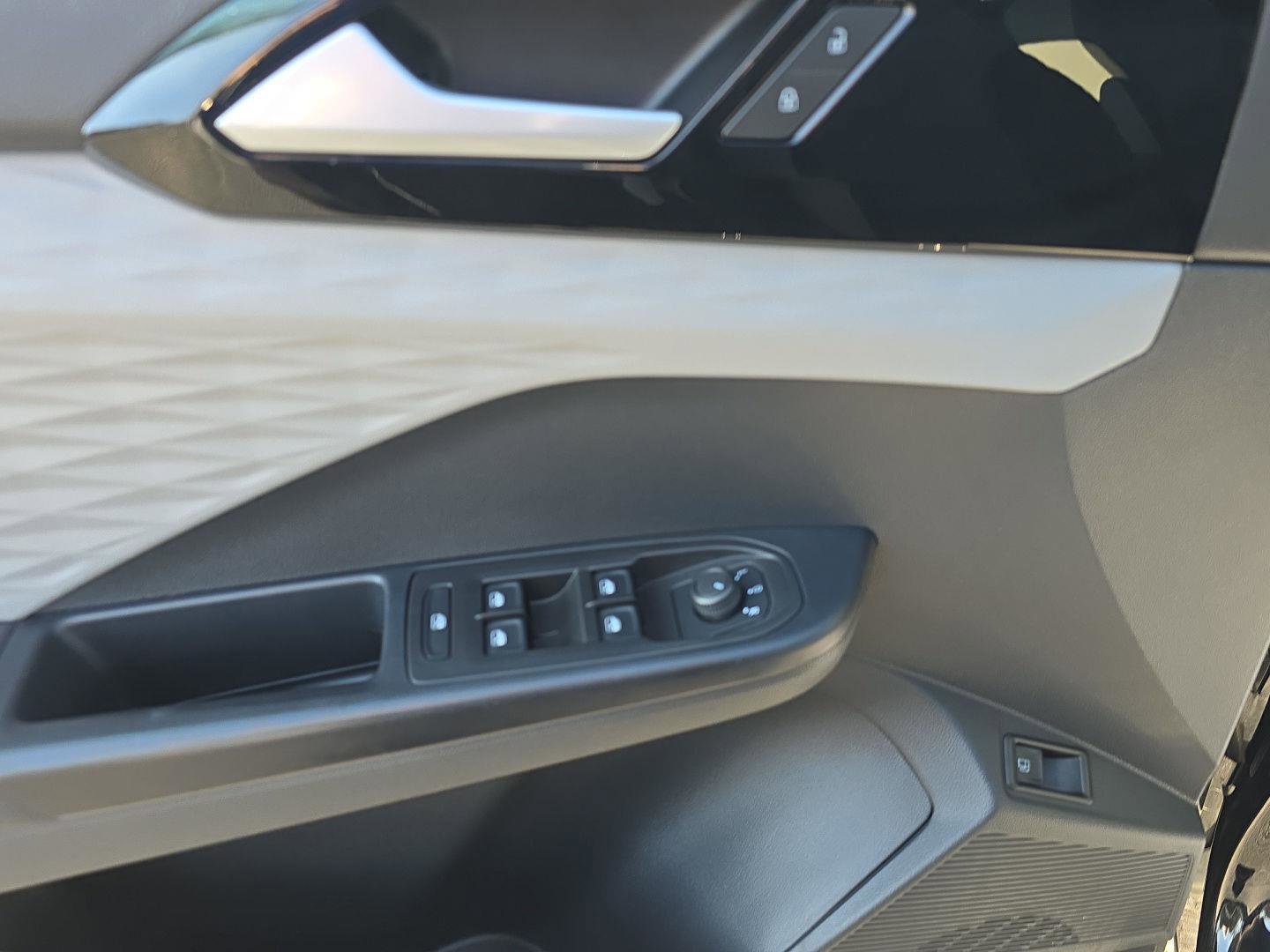 Used 2024 Volkswagen Taos S image 12