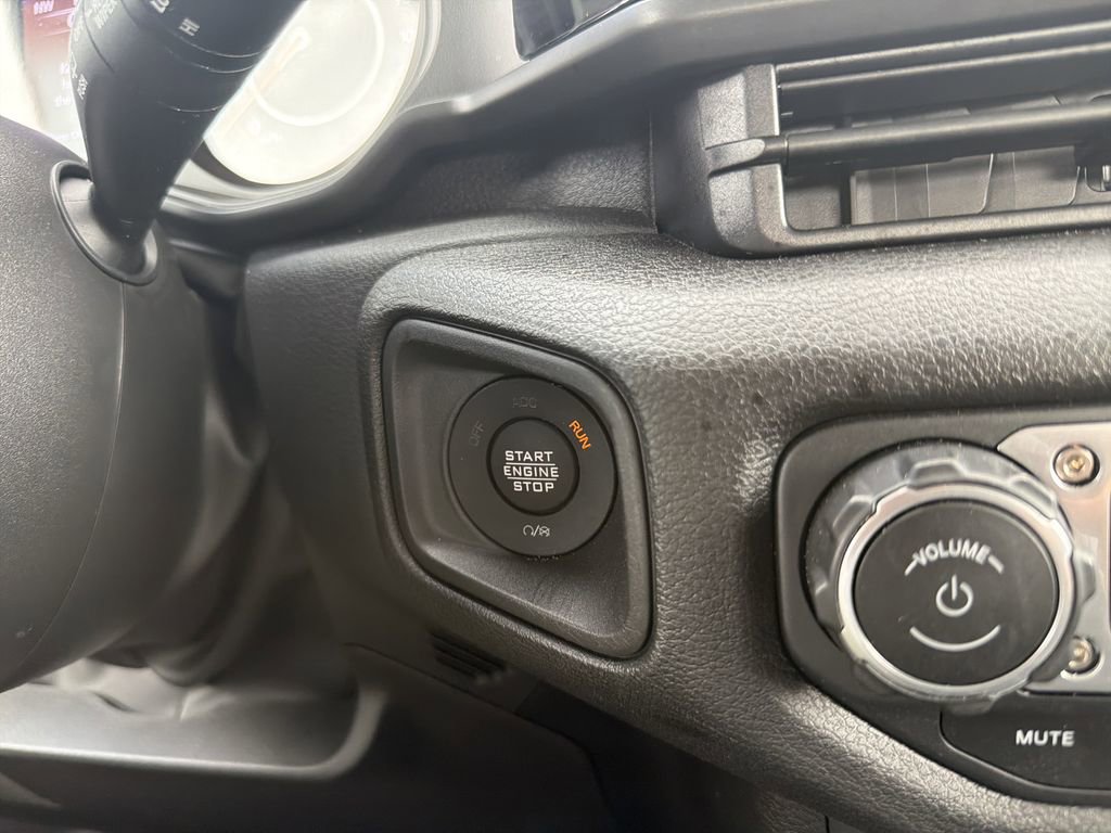 Used 2025 Jeep Wrangler Sport AWD/4WD image 25