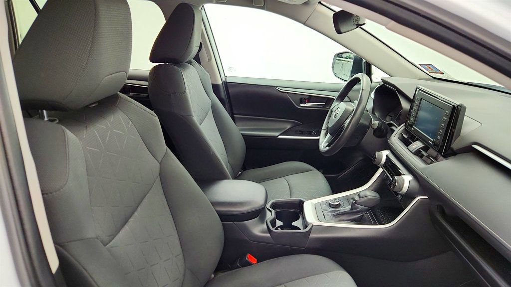 Used 2020 Toyota RAV4 XLE image 21
