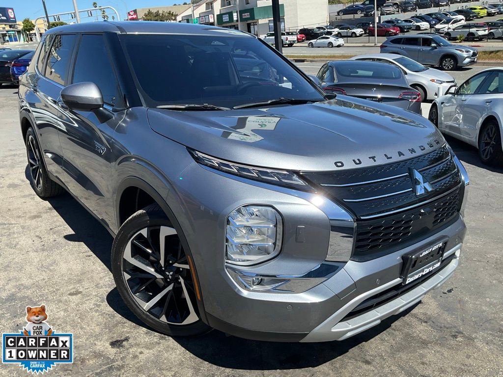 Used 2024 Mitsubishi Outlander SE image 1