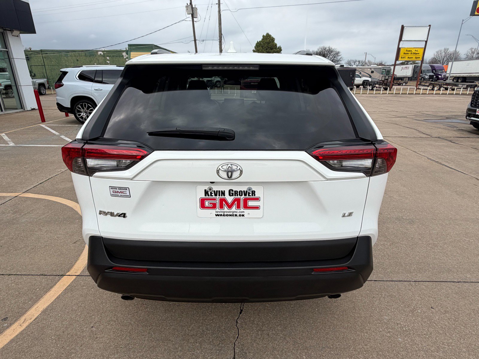 Used 2020 Toyota RAV4 LE FWD image 20