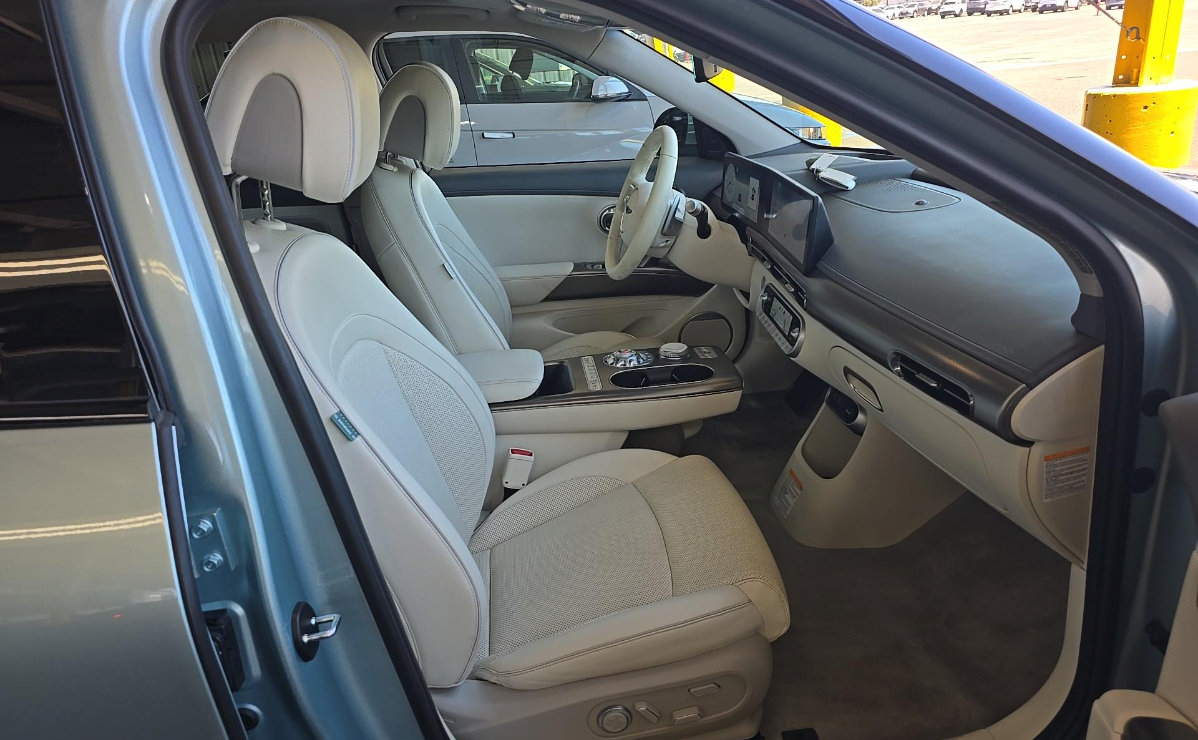Used 2023 Genesis GV60 Advanced AWD/4WD image 12