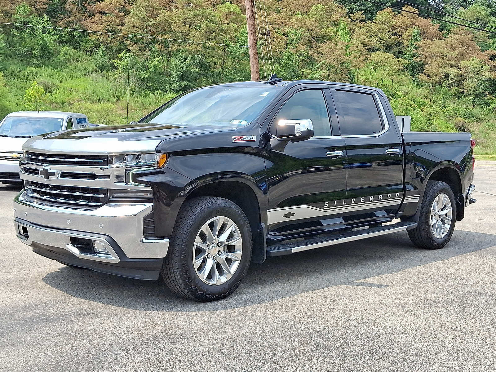 Used 2021 Chevrolet Silverado 1500 LTZ w/ LTZ Premium Package AWD/4WD image 3