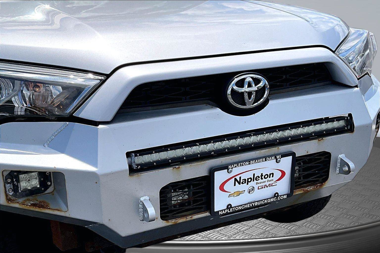 Used 2018 Toyota 4Runner SR5 AWD/4WD image 29