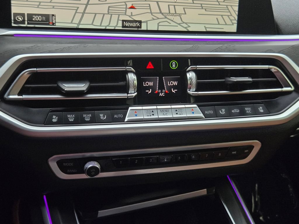 Used 2022 BMW X7 xDrive40i w/ M Sport Package AWD/4WD image 25