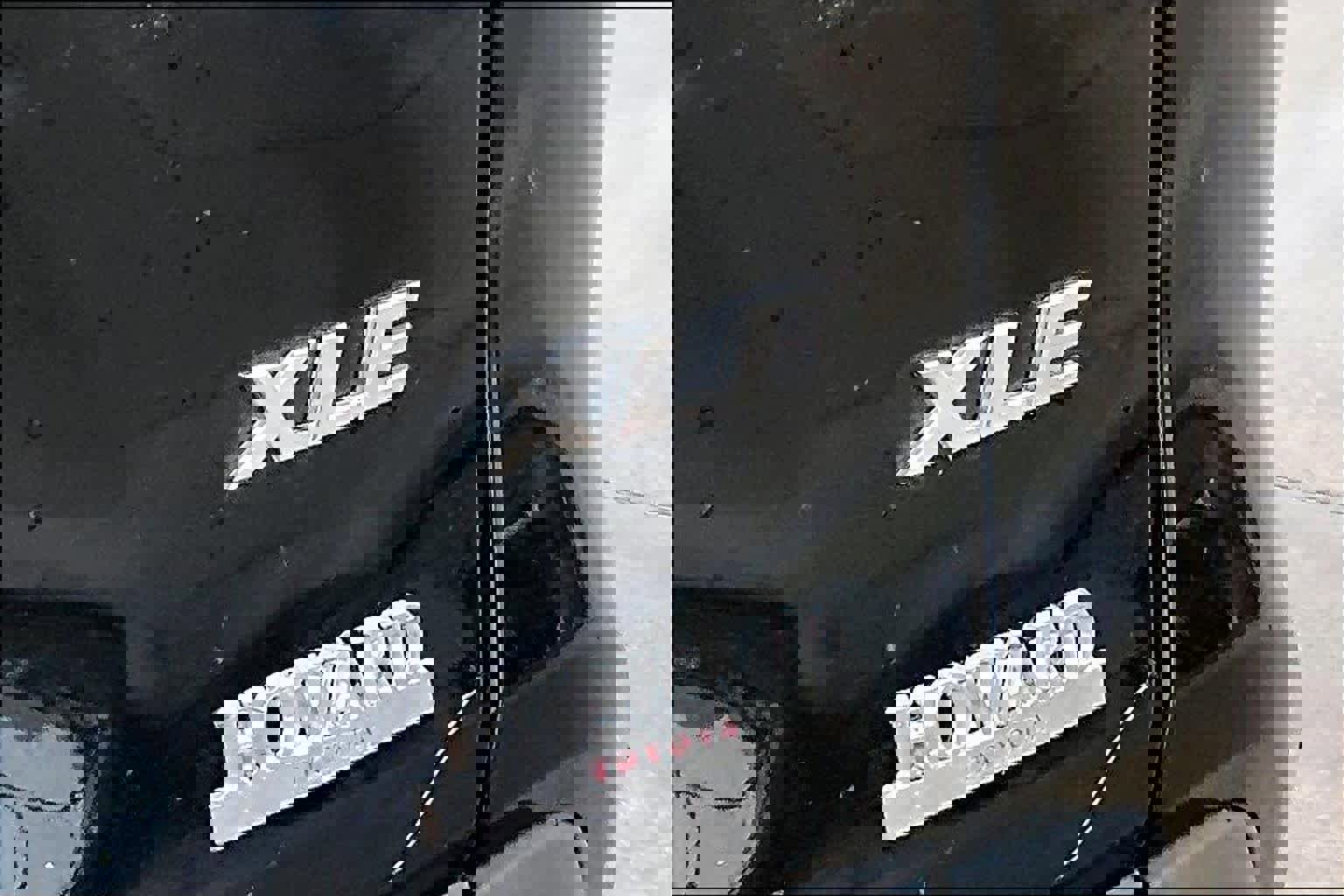 Used 2021 Toyota RAV4 XLE Premium image 30