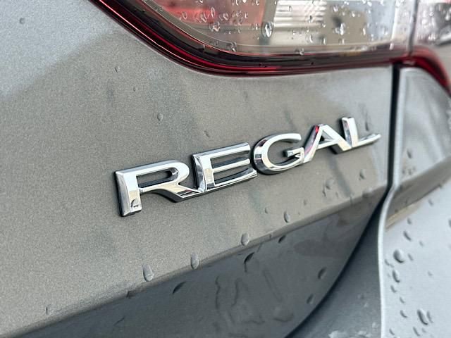 Used 2018 Buick Regal Essence w/ Driver Confidence Package #1 image 29