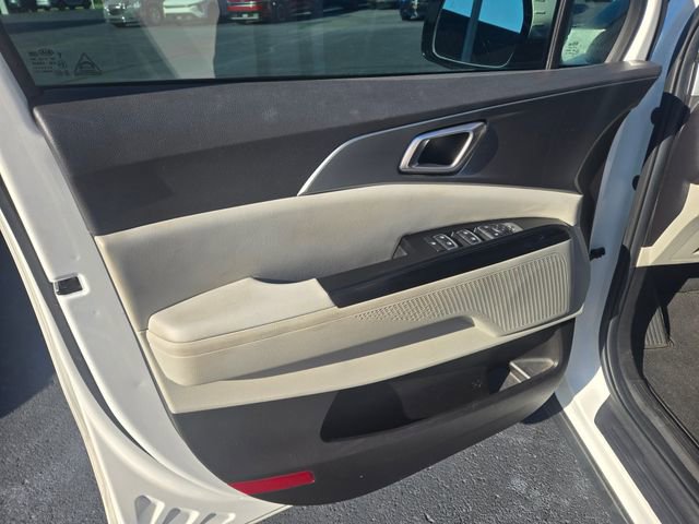 Used 2022 Kia Carnival LX FWD image 22