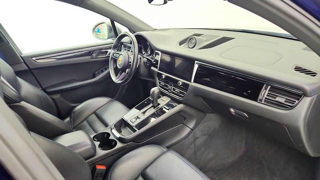 Used 2023 Porsche Macan Turbo AWD/4WD image 25