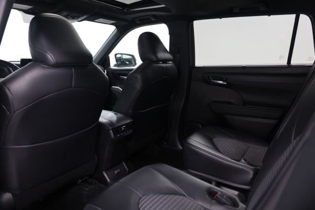 Used 2024 Toyota Highlander XSE FWD image 33