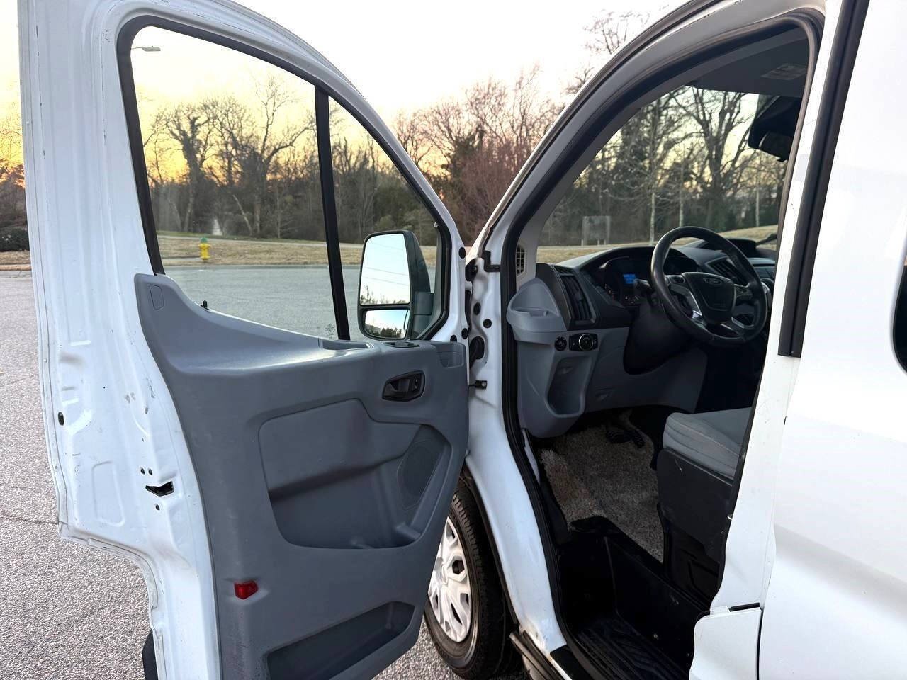 Used 2015 Ford Transit 350 XLT RWD image 14