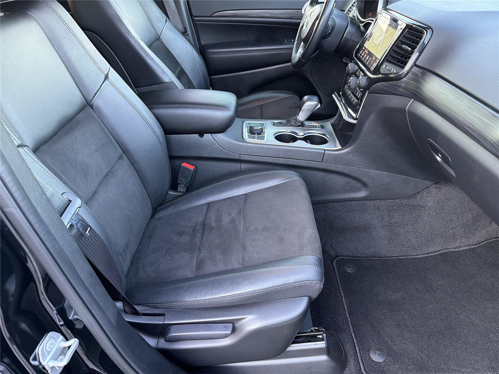 Used 2022 Jeep Grand Cherokee Laredo X AWD/4WD image 12
