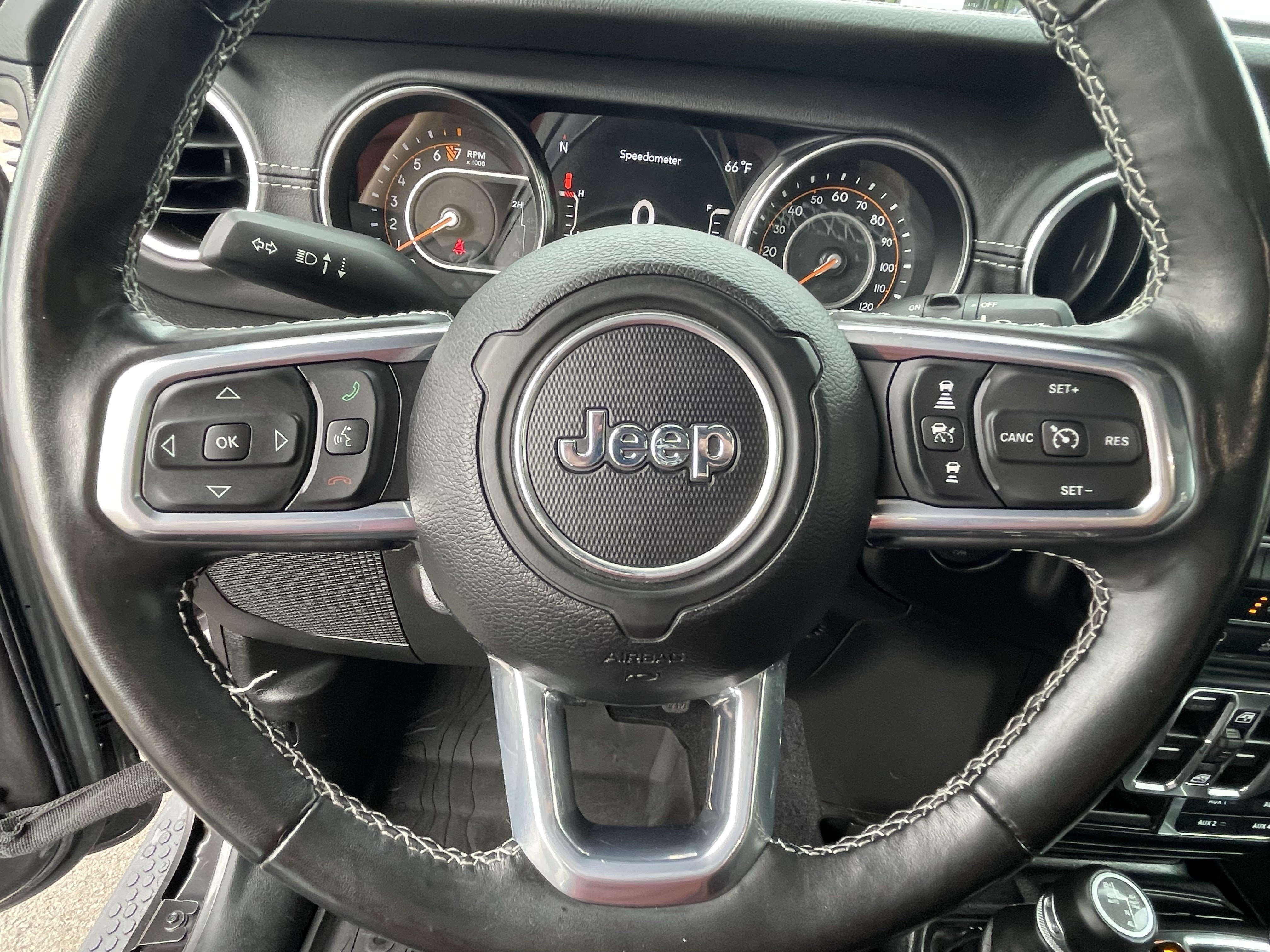 Used 2022 Jeep Wrangler Unlimited Sahara w/ LED Lighting Group AWD/4WD image 22
