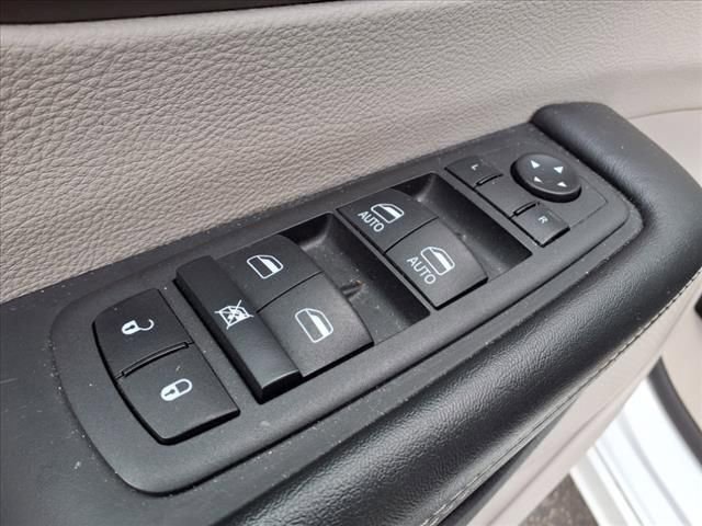 Used 2022 Chrysler Voyager LX FWD image 20