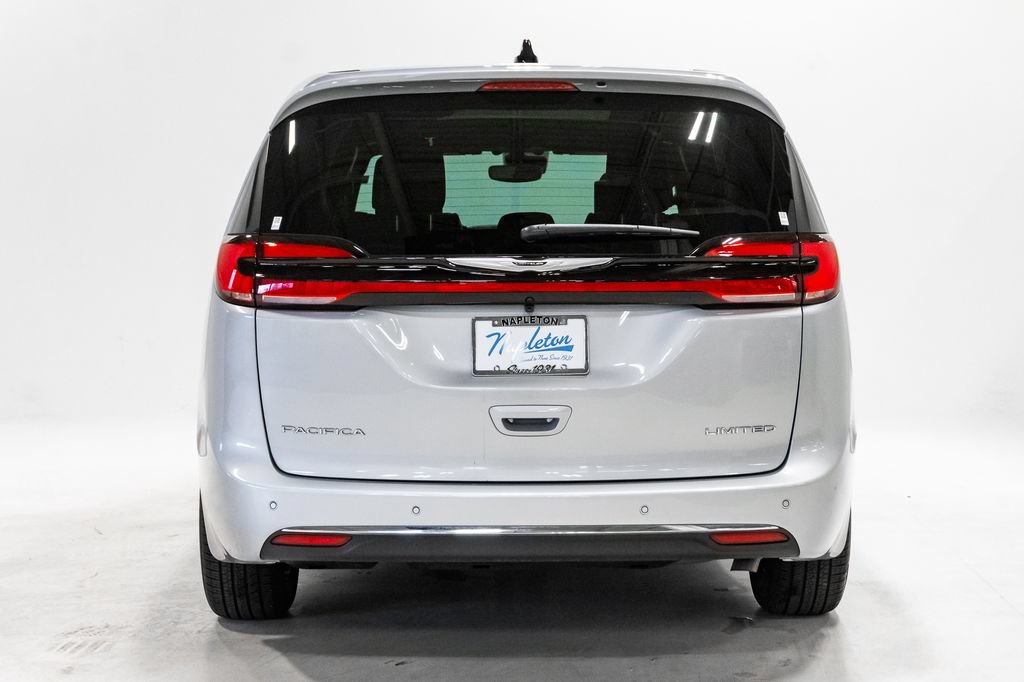 New 2026 Chrysler Pacifica Limited w/ Uconnect Theater Family Group FWD image 26