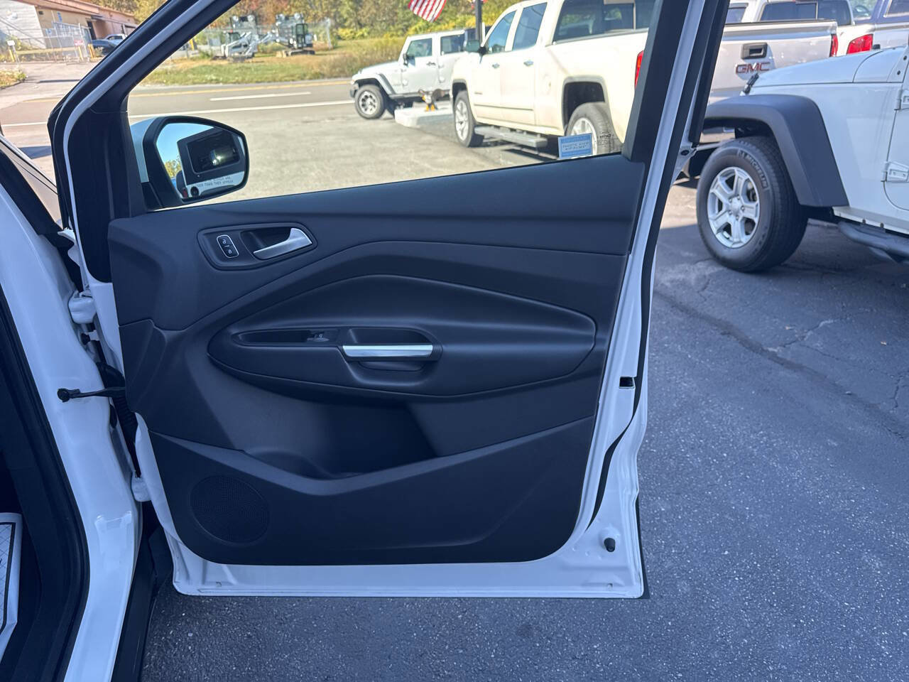 Used 2018 Ford Escape Titanium w/ Ford Safe & Smart Package image 27