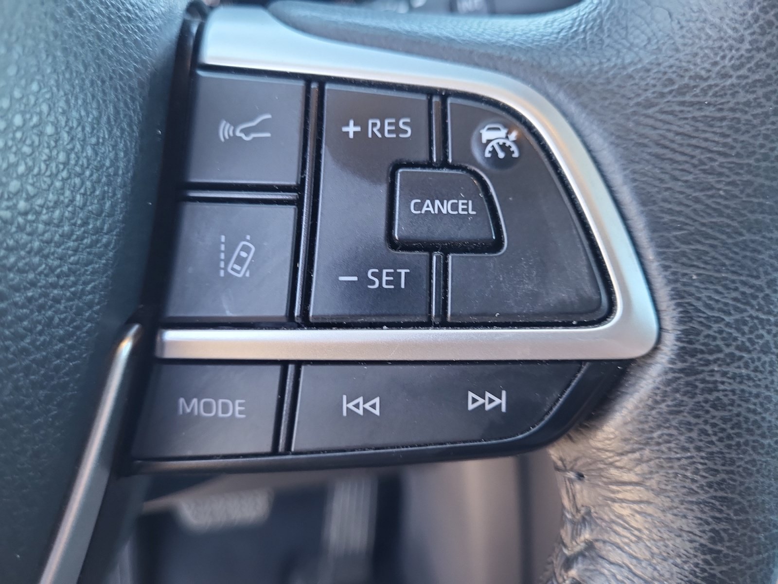 Used 2023 Toyota Sienna XLE FWD image 22