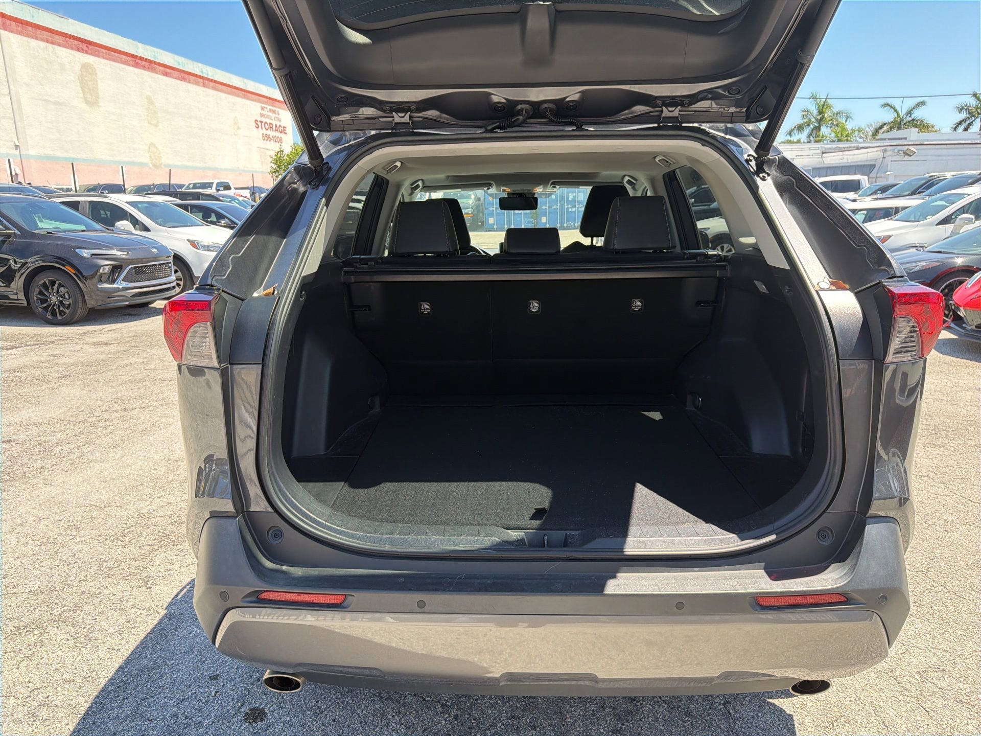 Used 2019 Toyota RAV4 Limited FWD image 9