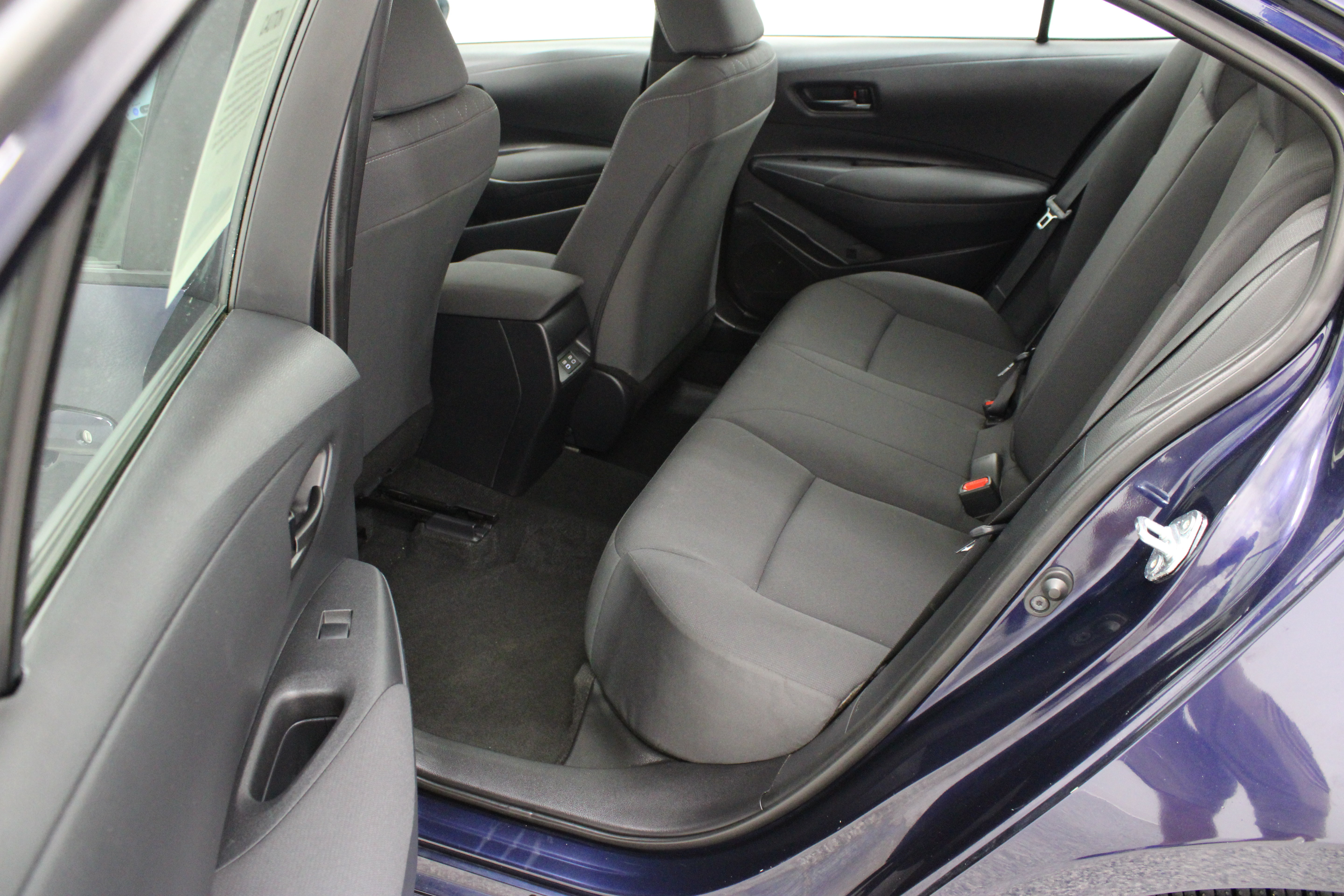 Used 2025 Toyota Corolla LE FWD image 25