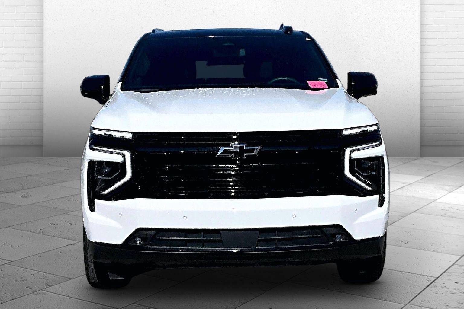 Used 2026 Chevrolet Suburban RST w/ RST Capability Package AWD/4WD image 2