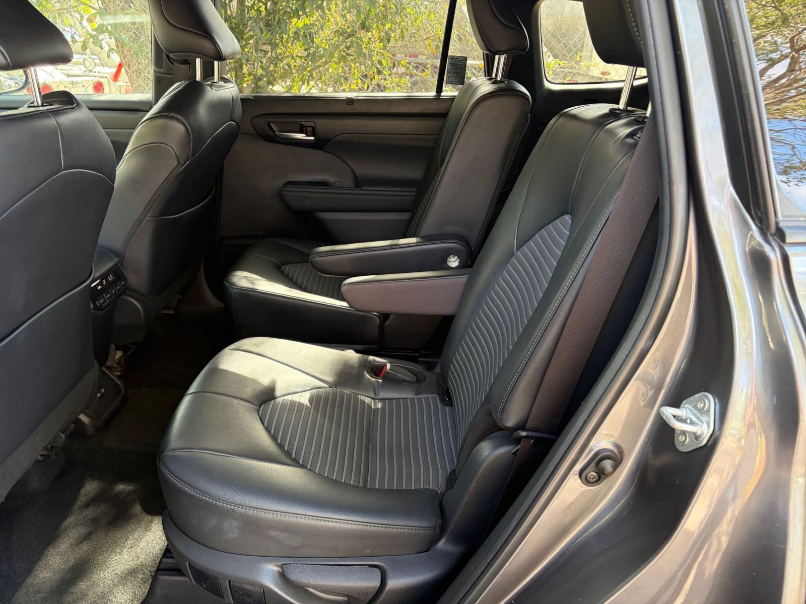 Used 2024 Toyota Highlander XSE image 37