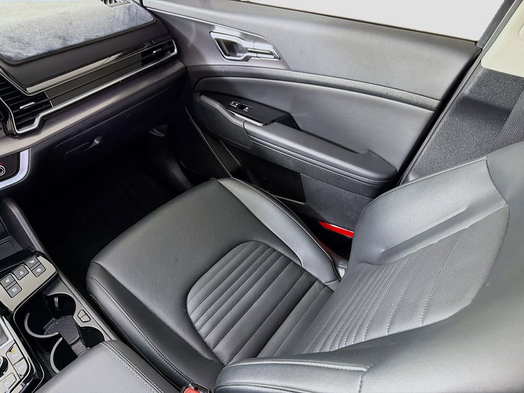 Used 2025 Kia Sportage SX image 28