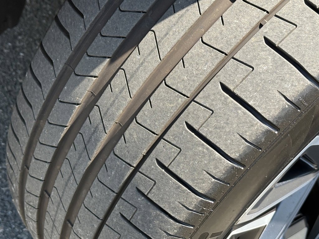 Used 2025 BMW iX xDrive50 w/ Sport Package image 18